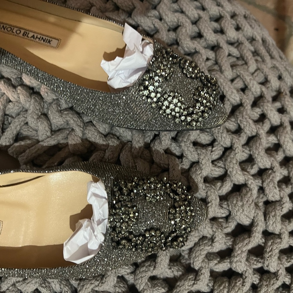 MANOLO BLAHNIK EU 37 Hangisi sparkling Jewel Buckle Flat brand new.